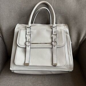 Steve Madden Satchel One barely noticeable call out where handles meet INV25/479